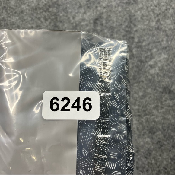 Old Navy Tribal Ikat Print Shorts, Black and White, Size Xl drawstring - Picture 9 of 9